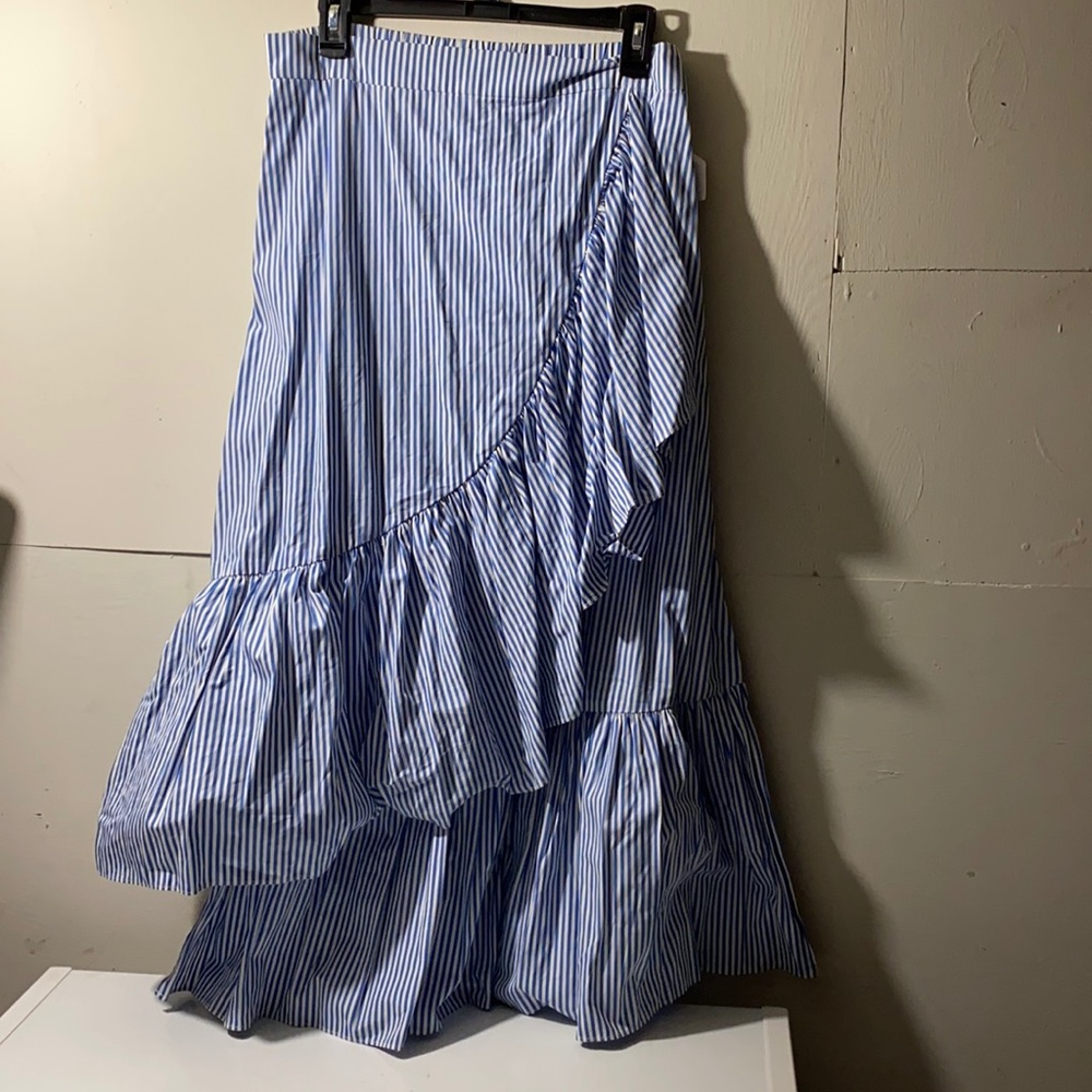 NWT Ruffle skirt